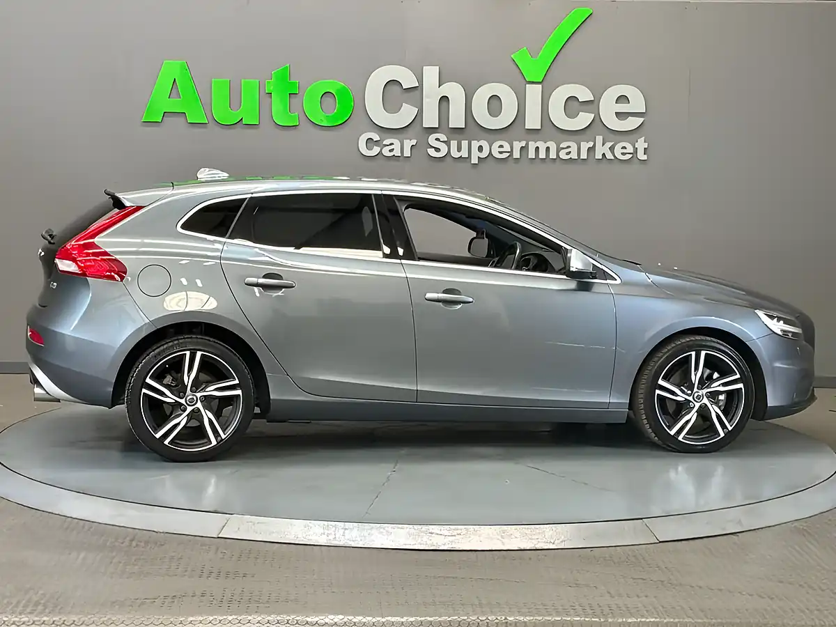Used 2019 Volvo V40 R-Design Osmium Grey - Interior and Exterior details 16