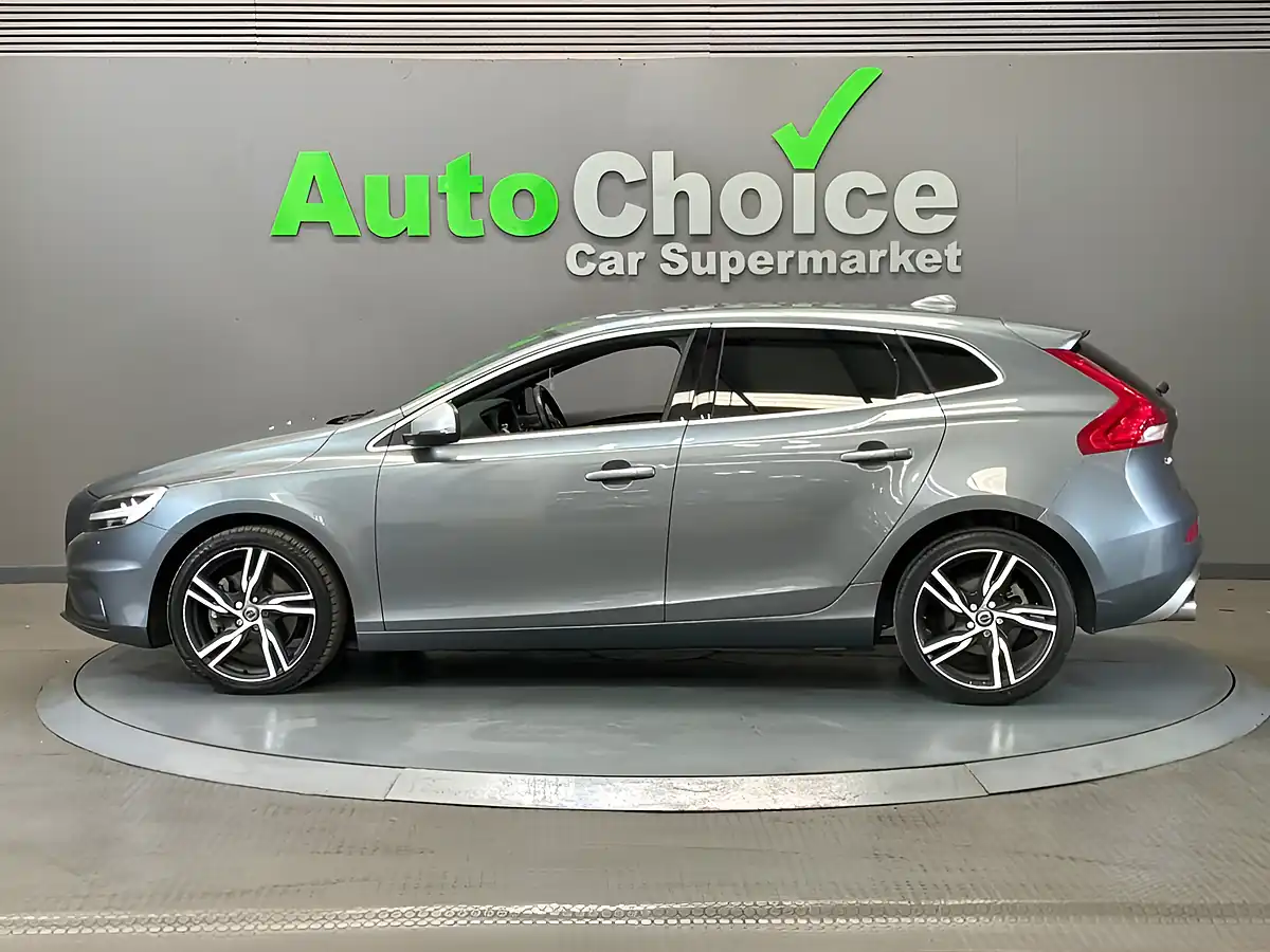 Used 2019 Volvo V40 R-Design Osmium Grey - Interior and Exterior details 7