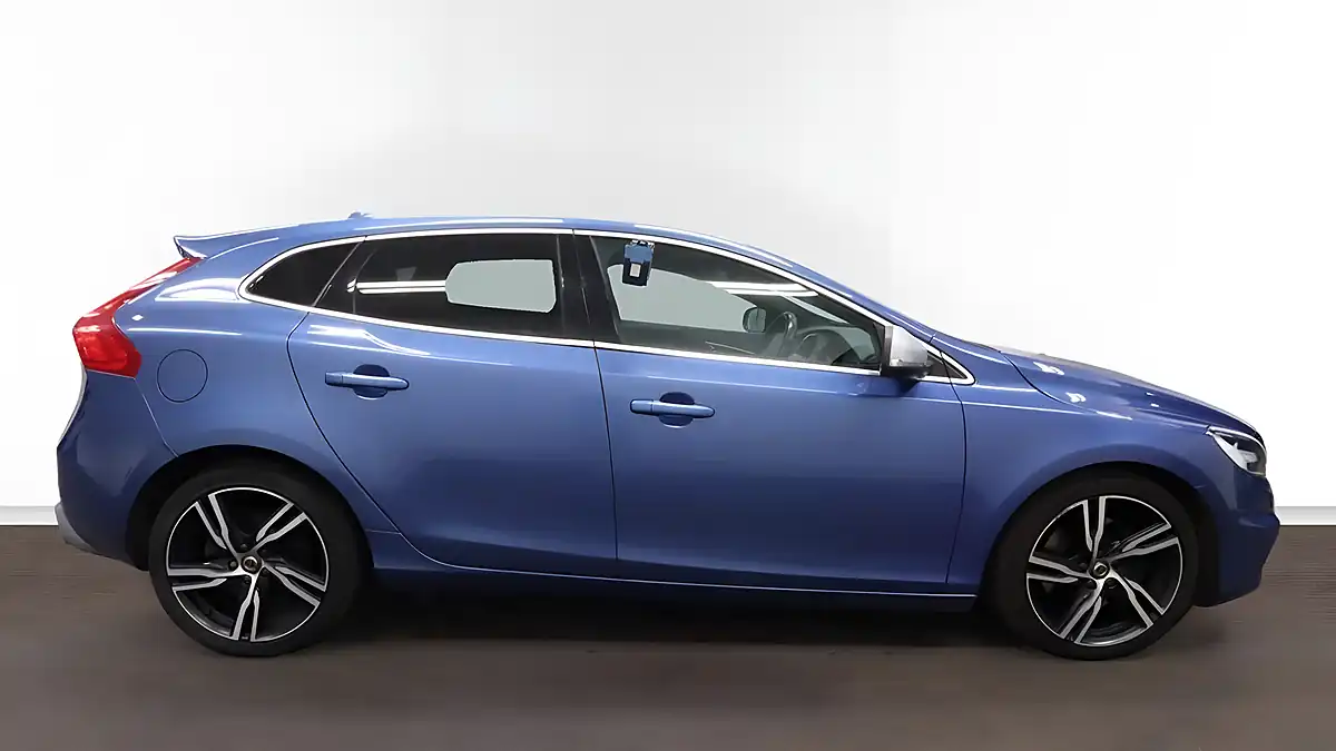 Used 2019 Volvo V40 R-Design Pro Blue - Interior and Exterior details 3