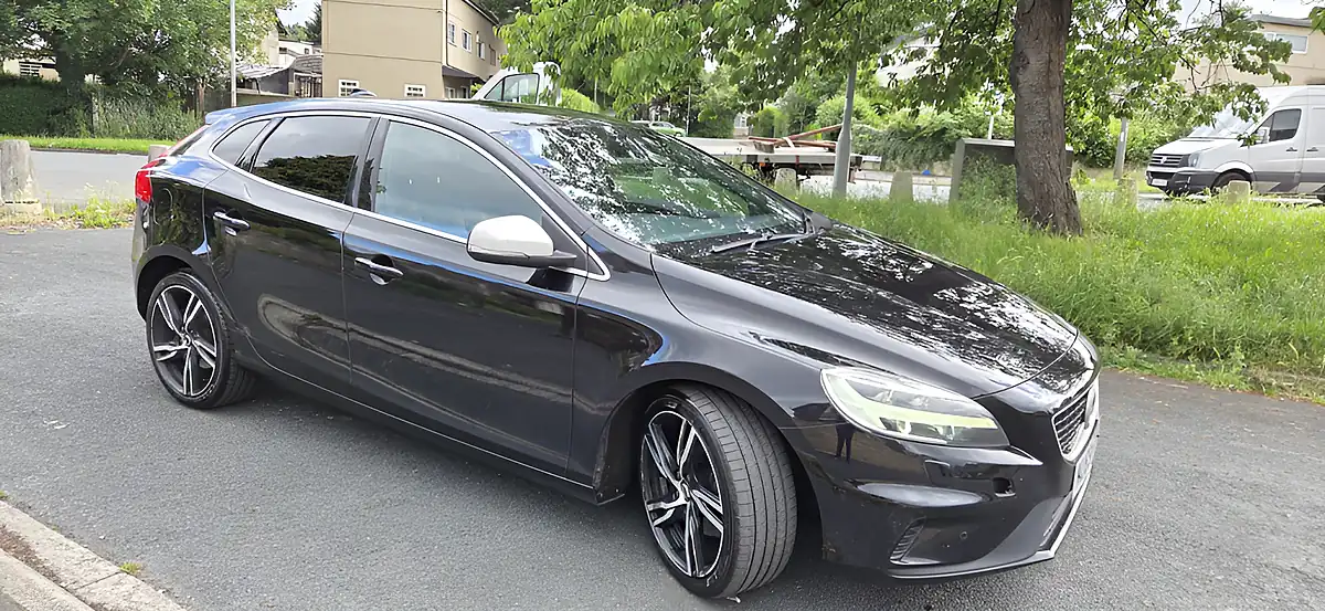 Used 2019 Volvo V40 R-Design Pro Onyx Black - Front View