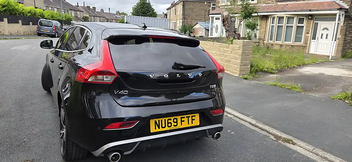 Used 2019 Volvo V40 R-Design Pro Onyx Black - Interior and Exterior details 10