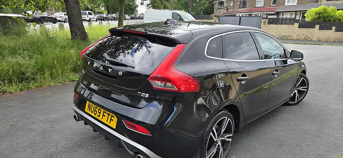 Used 2019 Volvo V40 R-Design Pro Onyx Black - Interior and Exterior details 12