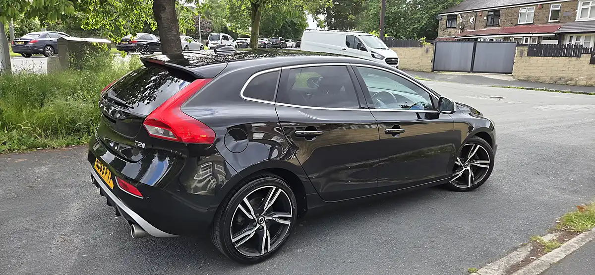 Used 2019 Volvo V40 R-Design Pro Onyx Black - Interior and Exterior details 13