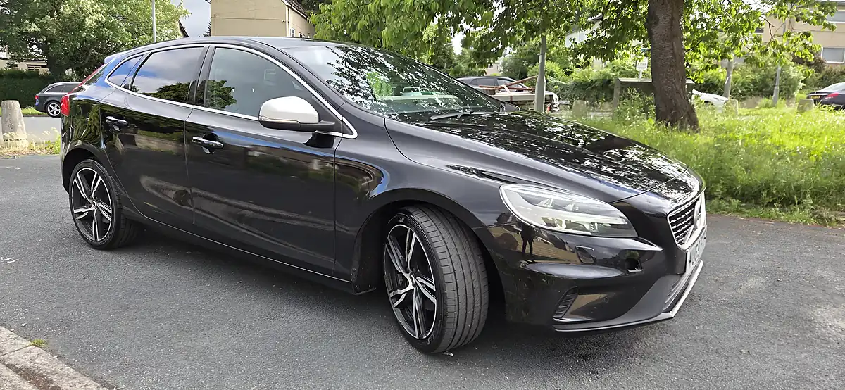 Used 2019 Volvo V40 R-Design Pro Onyx Black - Interior and Exterior details 17