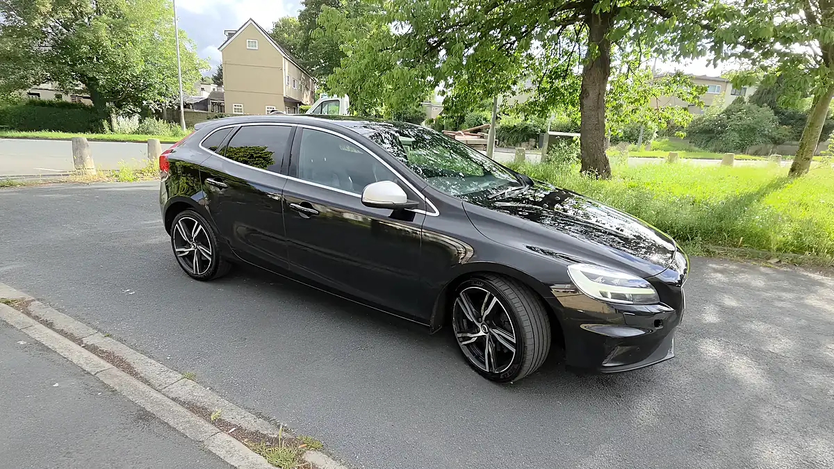 Used 2019 Volvo V40 R-Design Pro Onyx Black - Interior and Exterior details 18