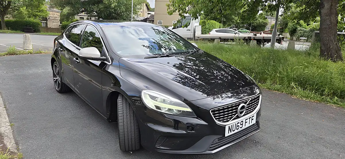 Used 2019 Volvo V40 R-Design Pro Onyx Black - Interior and Exterior details 2