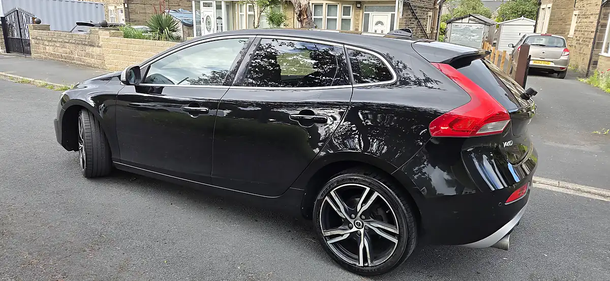 Used 2019 Volvo V40 R-Design Pro Onyx Black - Interior and Exterior details 8