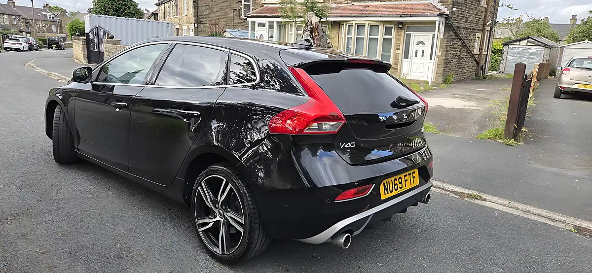 Used 2019 Volvo V40 R-Design Pro Onyx Black - Interior and Exterior details 9