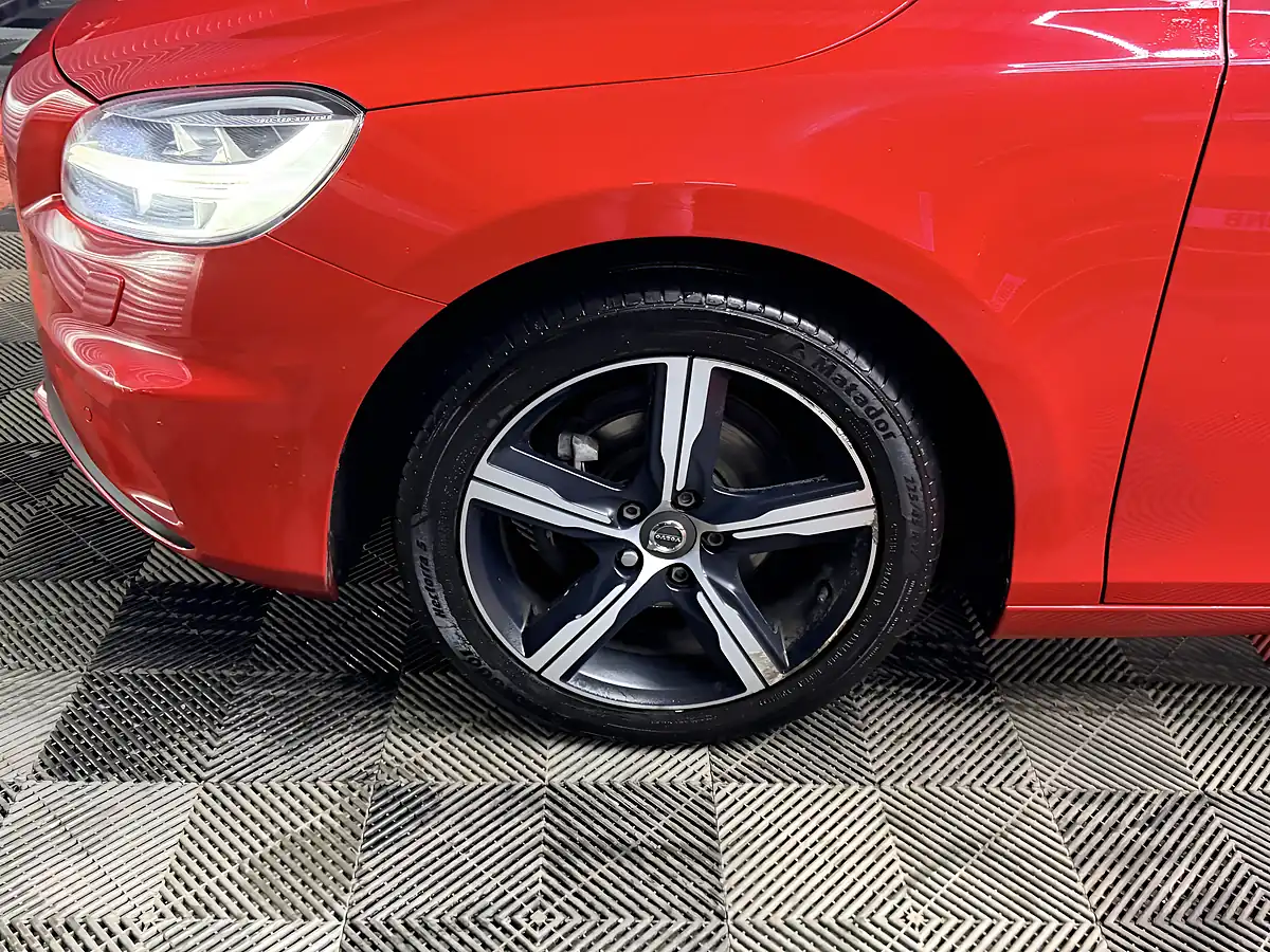 Used 2019 Volvo V40 R-Design Pro Red - Interior and Exterior details 14