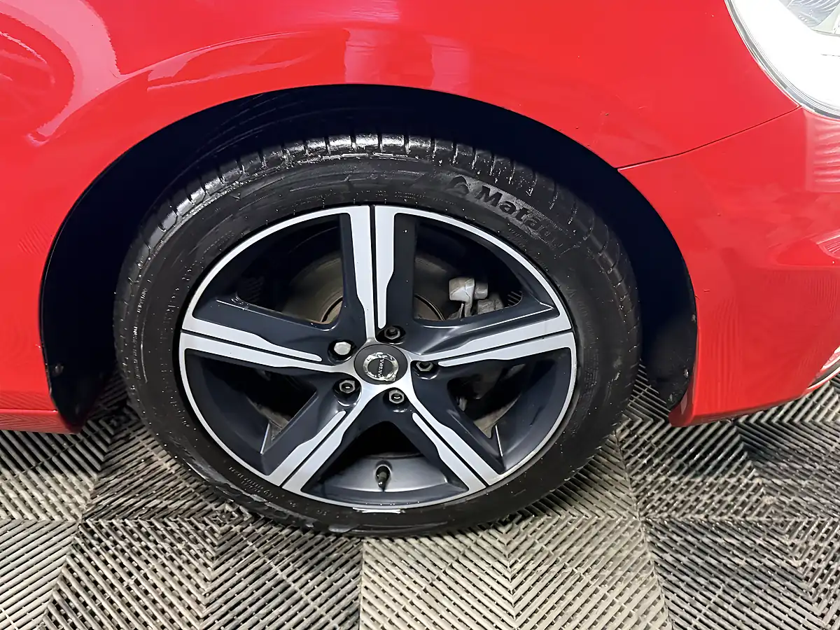 Used 2019 Volvo V40 R-Design Pro Red - Interior and Exterior details 17
