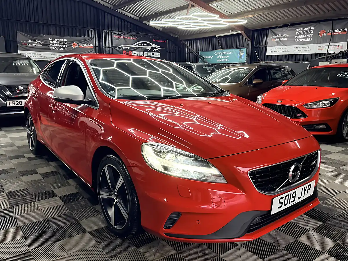 Used 2019 Volvo V40 R-Design Pro Red - Interior and Exterior details 18