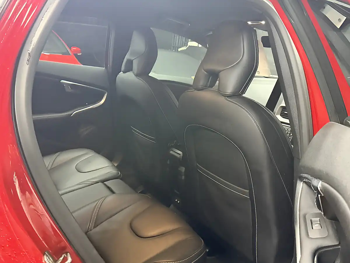 Used 2019 Volvo V40 R-Design Pro Red - Interior and Exterior details 19