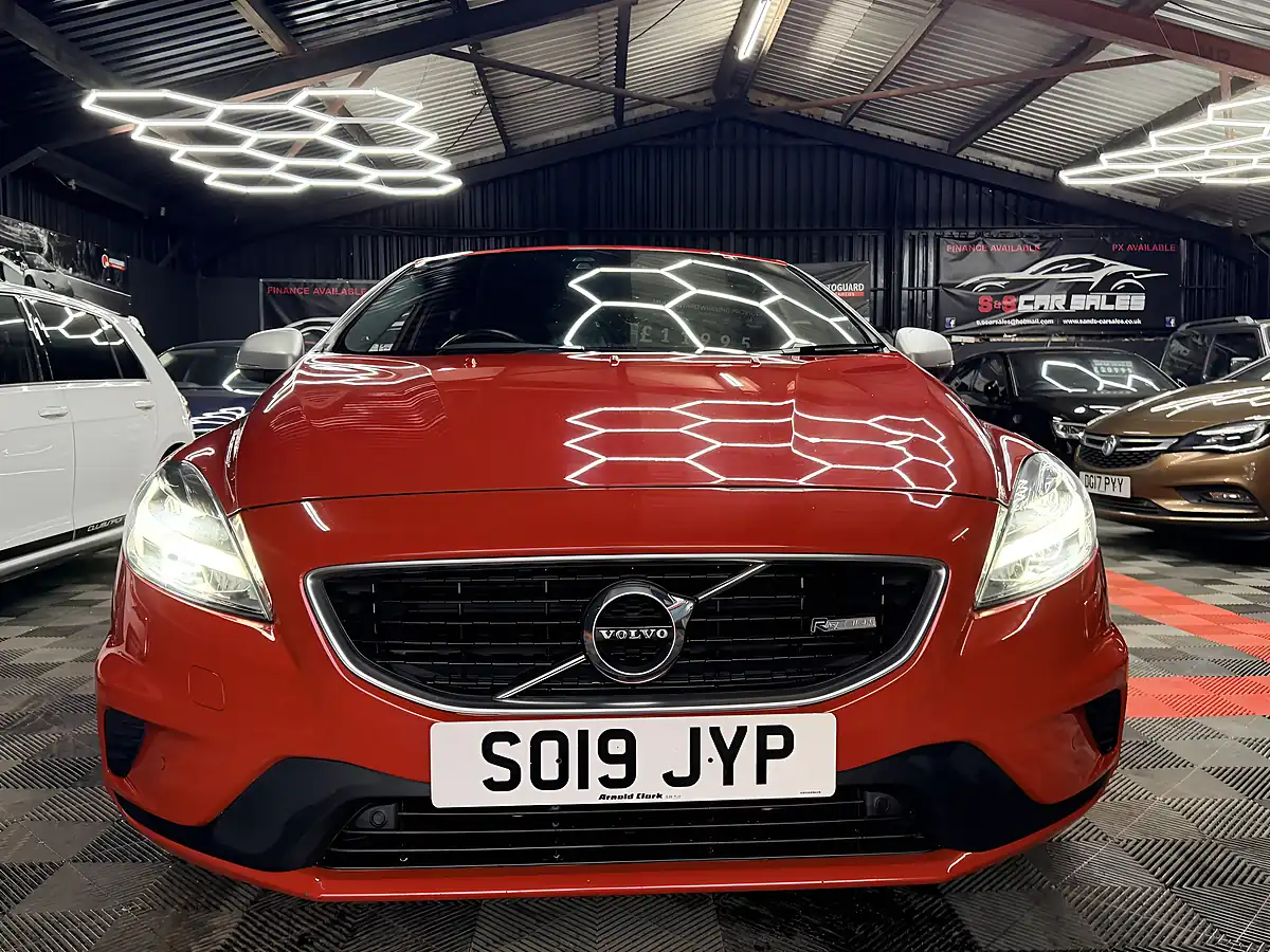 Used 2019 Volvo V40 R-Design Pro Red - Interior and Exterior details 3
