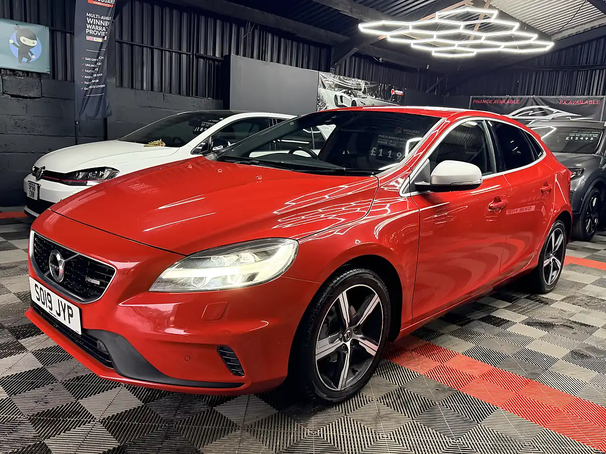 Used 2019 Volvo V40 R-Design Pro Red - Interior and Exterior details 5