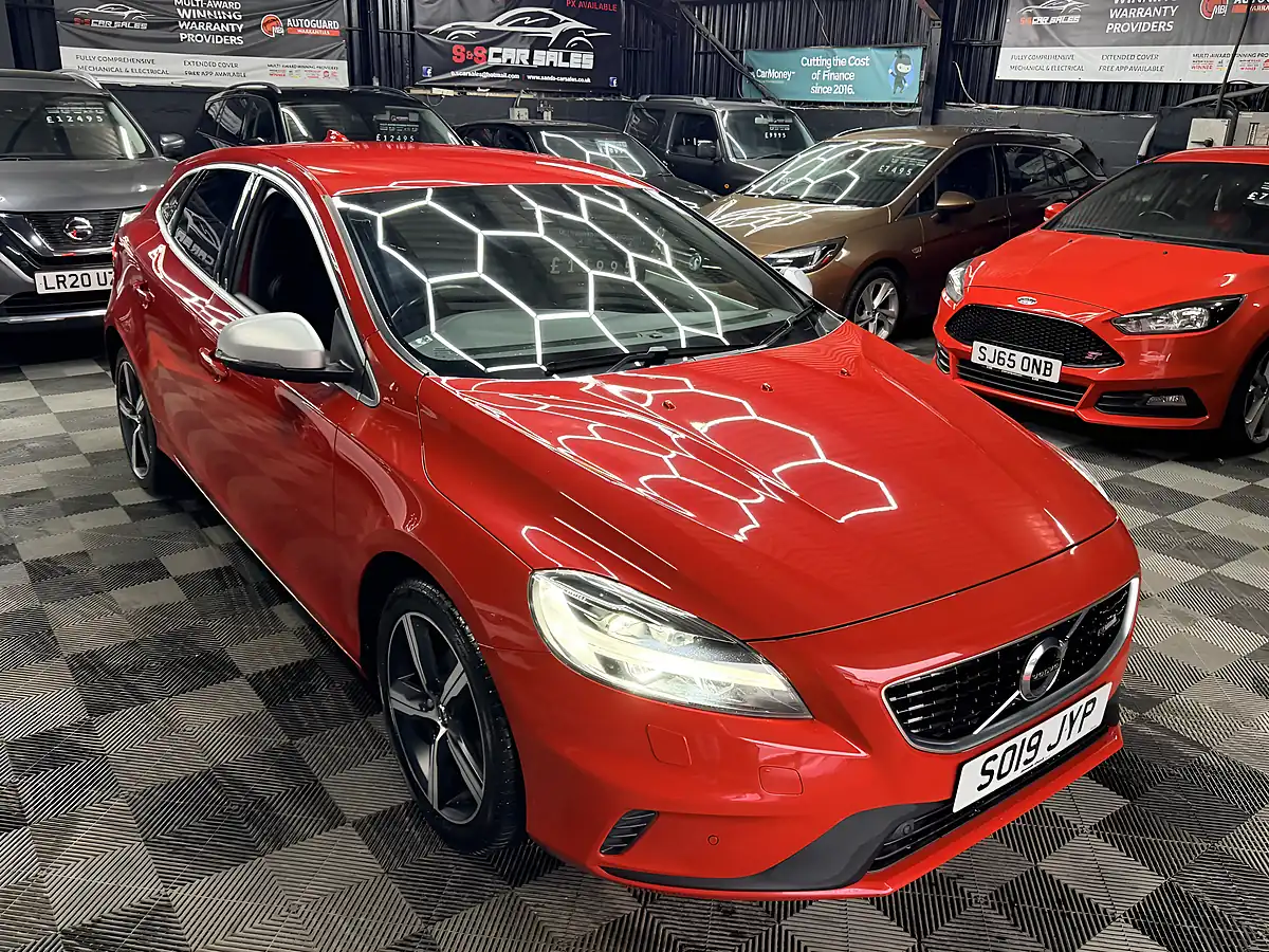 Used 2019 Volvo V40 R-Design Pro Red - Interior and Exterior details 6