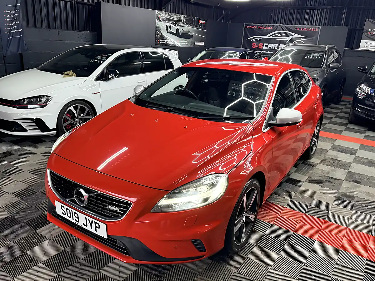 Used 2019 Volvo V40 R-Design Pro Red - Interior and Exterior details 7