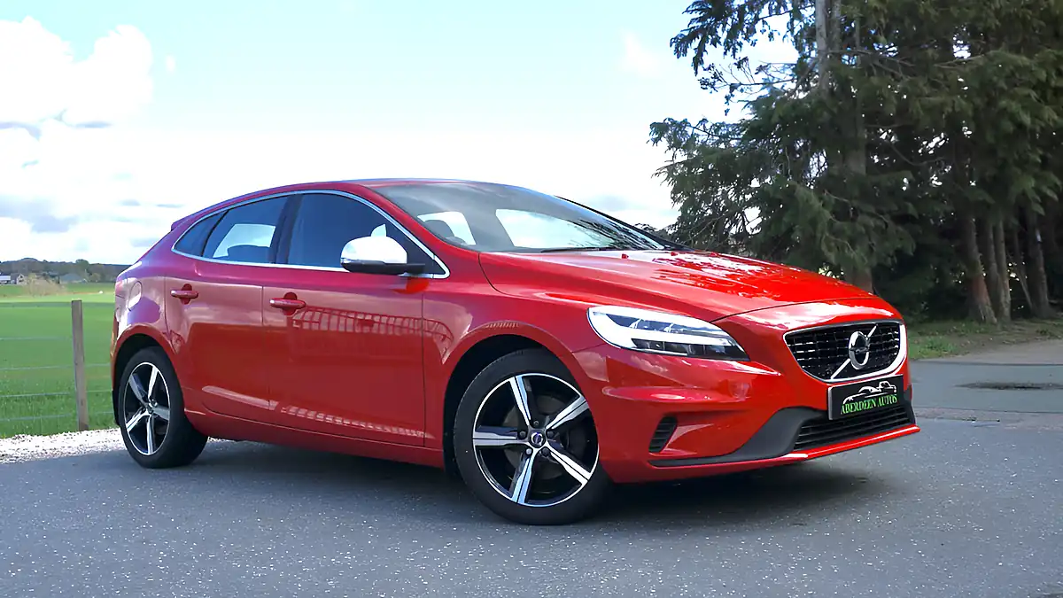 Used 2019 Volvo V40 R-Design Red - Front View