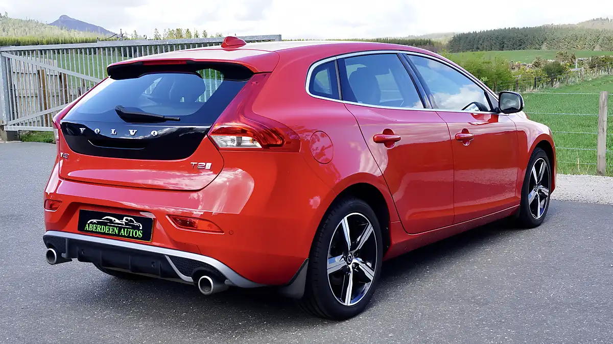 Used 2019 Volvo V40 R-Design Red - Interior and Exterior details 12