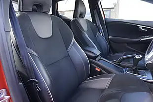 Used 2019 Volvo V40 R-Design Red - Interior and Exterior details 13
