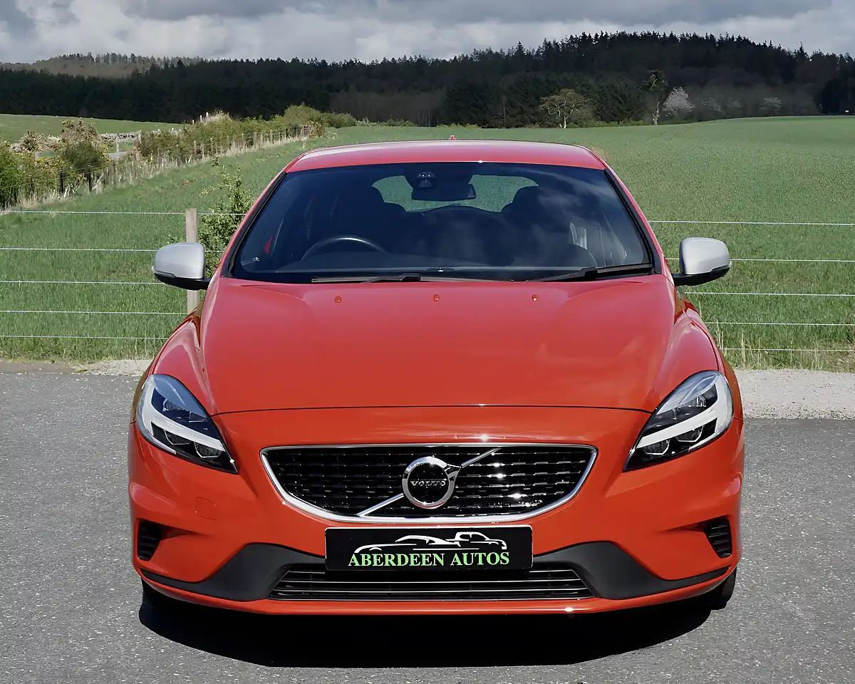 Used 2019 Volvo V40 R-Design Red - Interior and Exterior details 2
