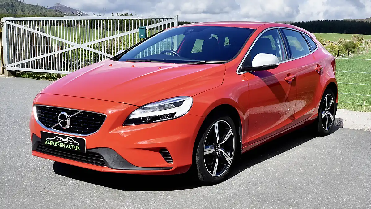 Used 2019 Volvo V40 R-Design Red - Interior and Exterior details 3