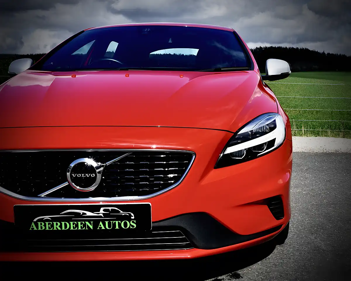 Used 2019 Volvo V40 R-Design Red - Interior and Exterior details 6