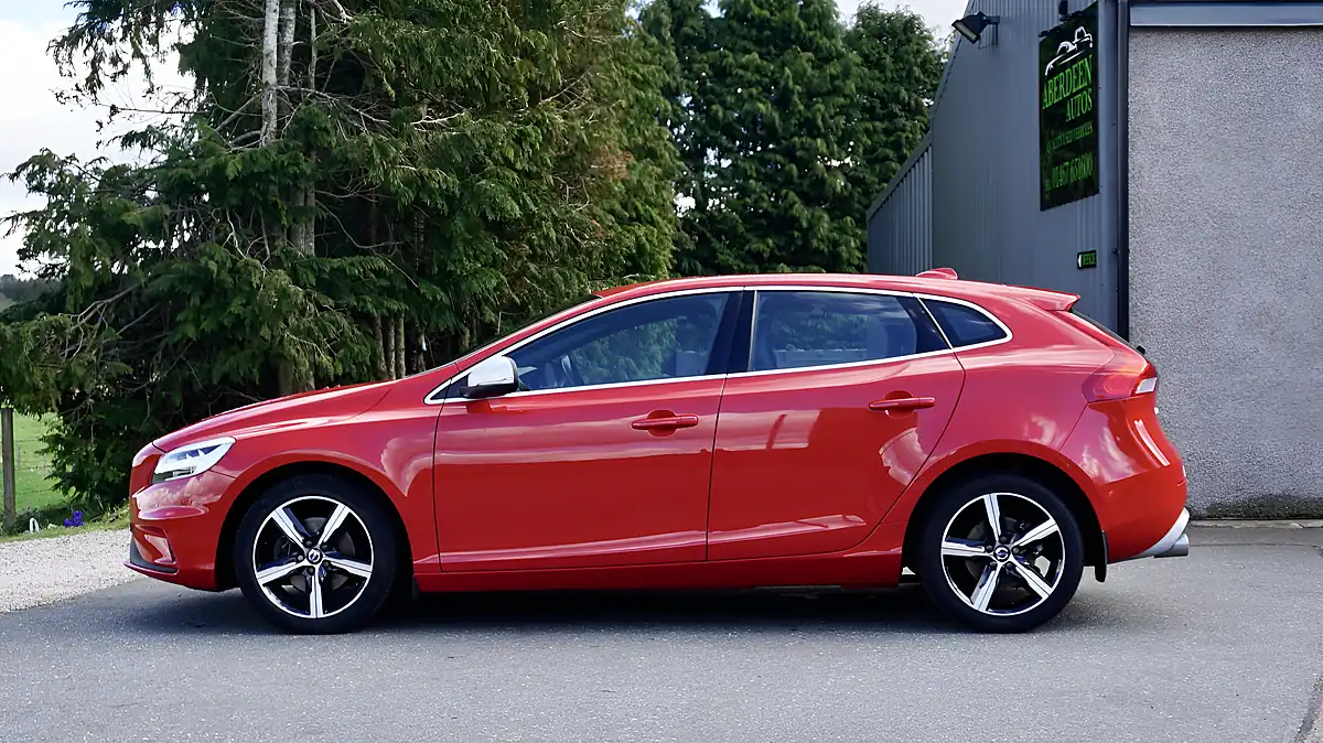 Used 2019 Volvo V40 R-Design Red - Interior and Exterior details 7