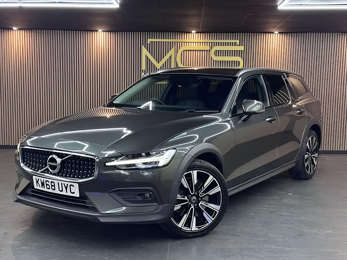Used 2019 Volvo V60 Cross Country Grey - Front View