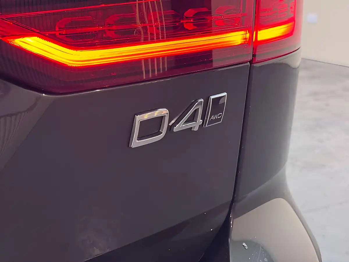 Used 2019 Volvo V60 Cross Country Grey - Interior and Exterior details 12