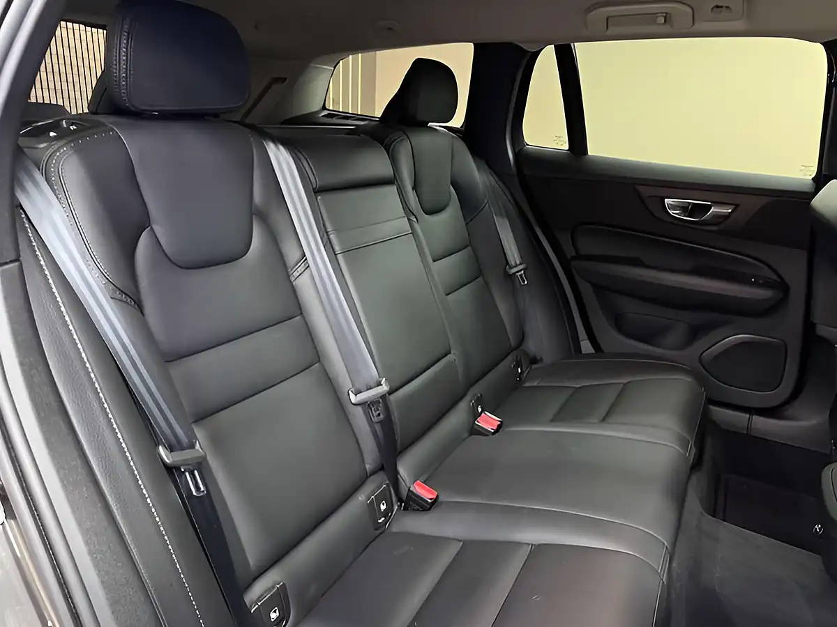 Used 2019 Volvo V60 Cross Country Grey - Interior and Exterior details 16