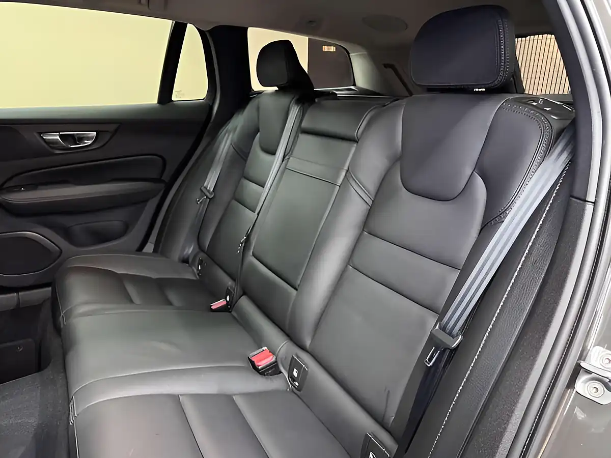 Used 2019 Volvo V60 Cross Country Grey - Interior and Exterior details 17