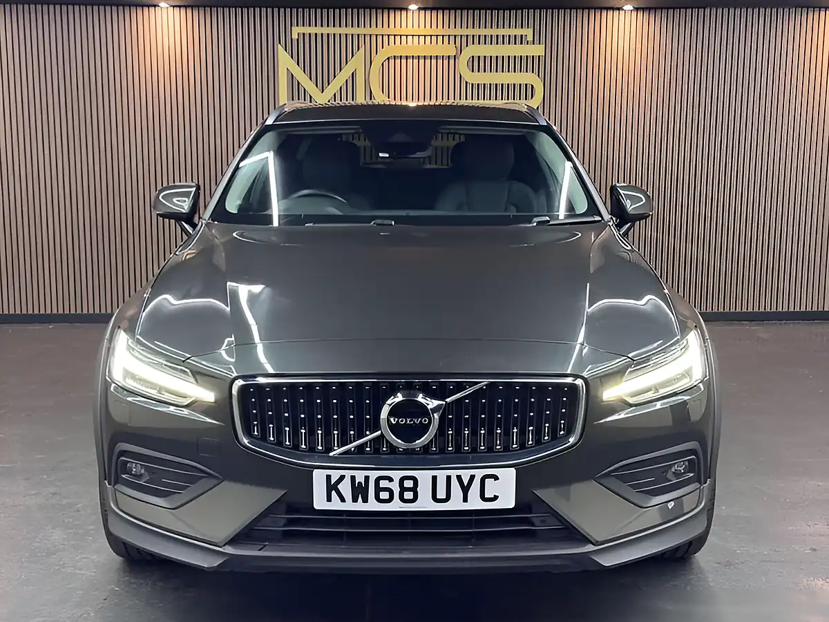 Used 2019 Volvo V60 Cross Country Grey - Interior and Exterior details 2