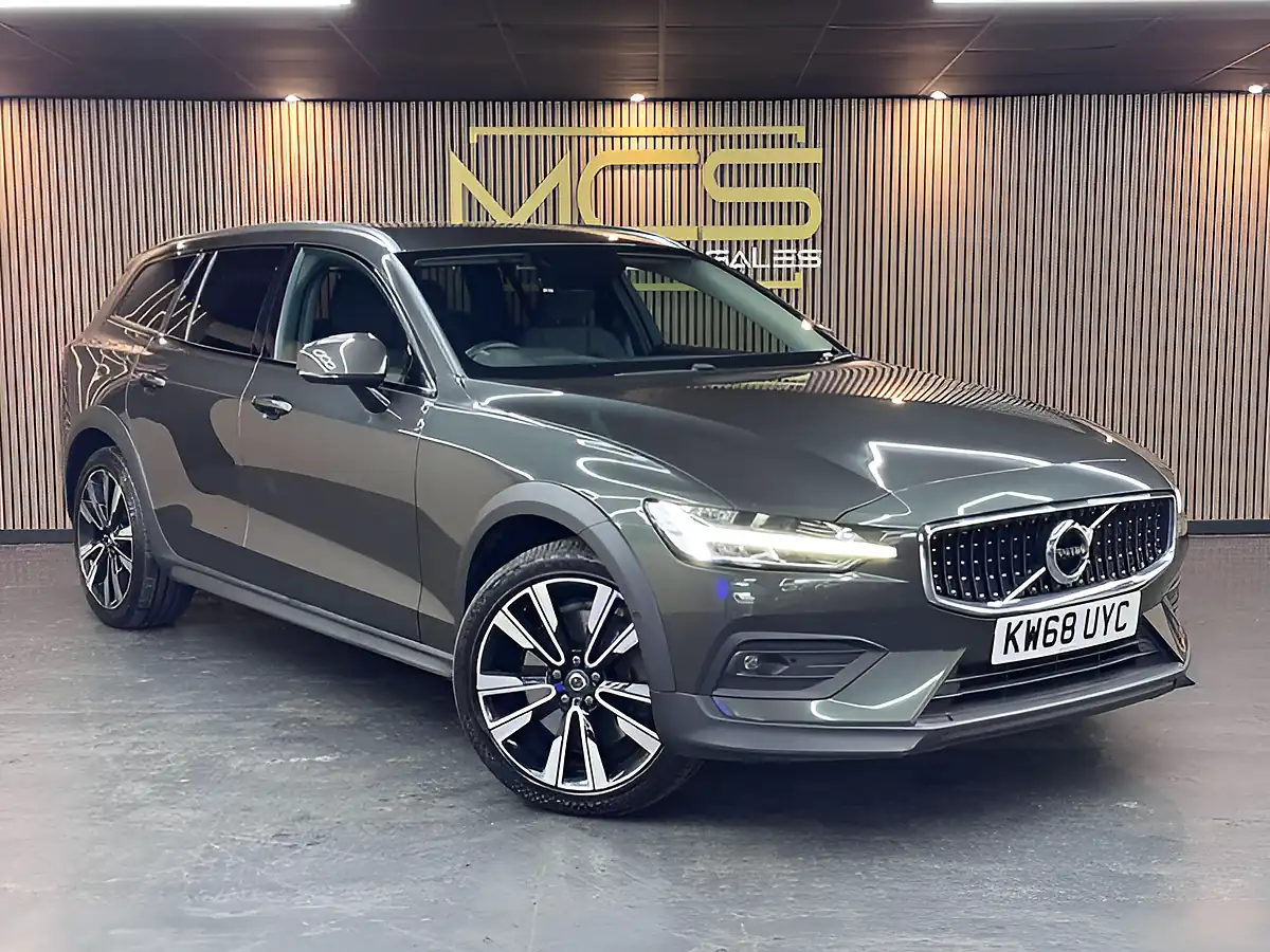 Used 2019 Volvo V60 Cross Country Grey - Interior and Exterior details 3