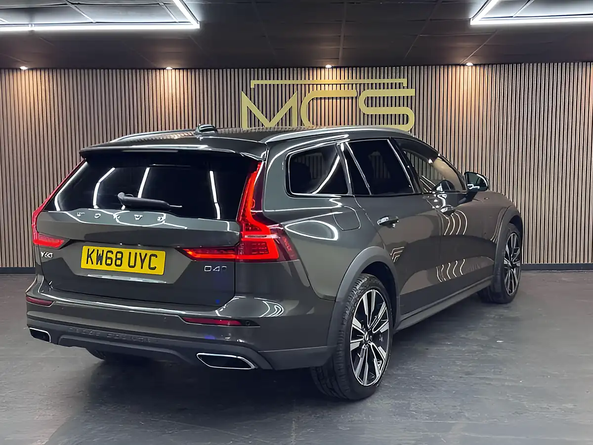 Used 2019 Volvo V60 Cross Country Grey - Interior and Exterior details 4