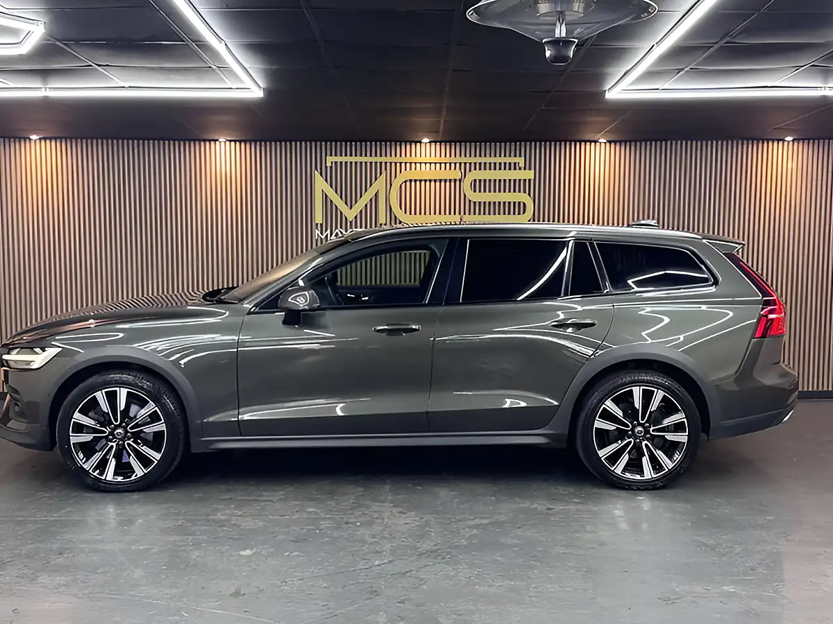 Used 2019 Volvo V60 Cross Country Grey - Interior and Exterior details 7