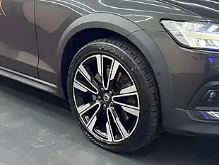 Used 2019 Volvo V60 Cross Country Grey - Interior and Exterior details 9