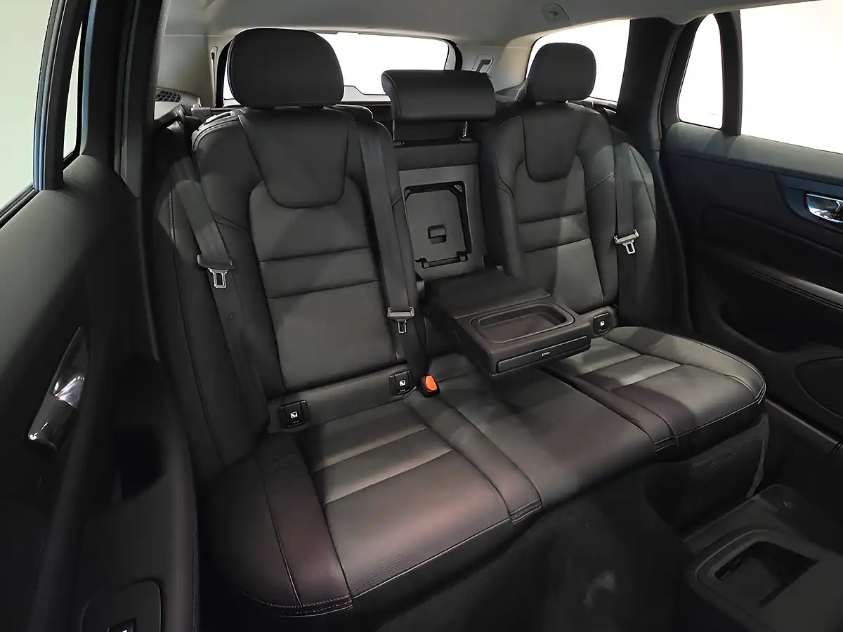 Used 2019 Volvo V60 Cross Country Plus Grey - Interior and Exterior details 10