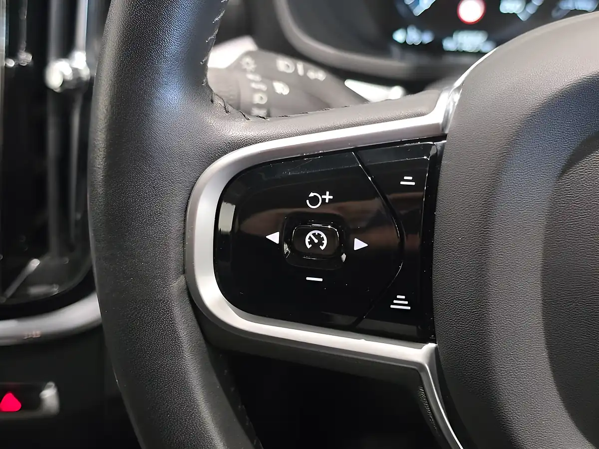 Used 2019 Volvo V60 Cross Country Plus Grey - Interior and Exterior details 11