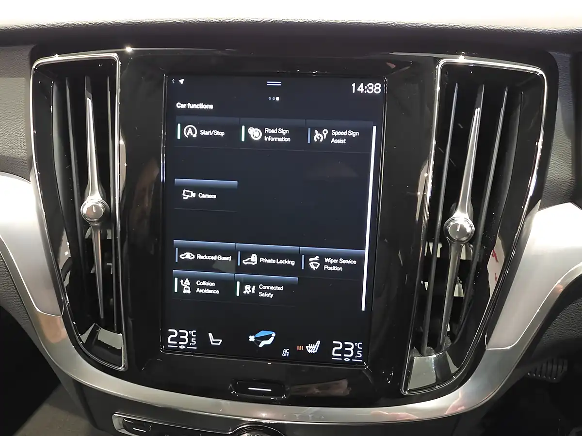 Used 2019 Volvo V60 Cross Country Plus Grey - Interior and Exterior details 12