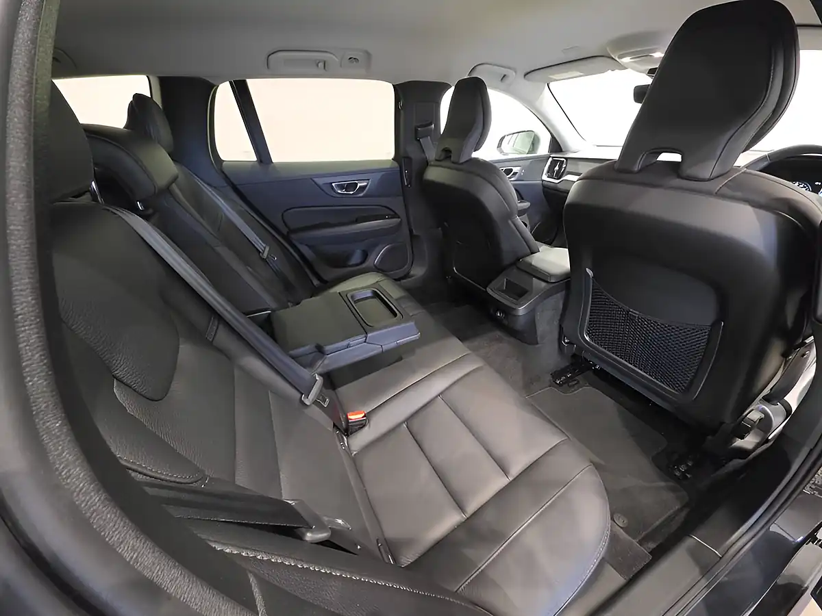 Used 2019 Volvo V60 Cross Country Plus Grey - Interior and Exterior details 18