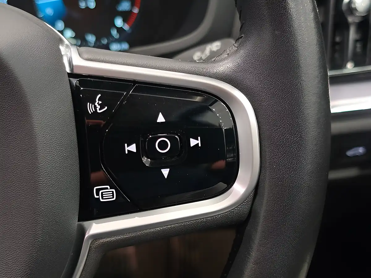 Used 2019 Volvo V60 Cross Country Plus Grey - Interior and Exterior details 19