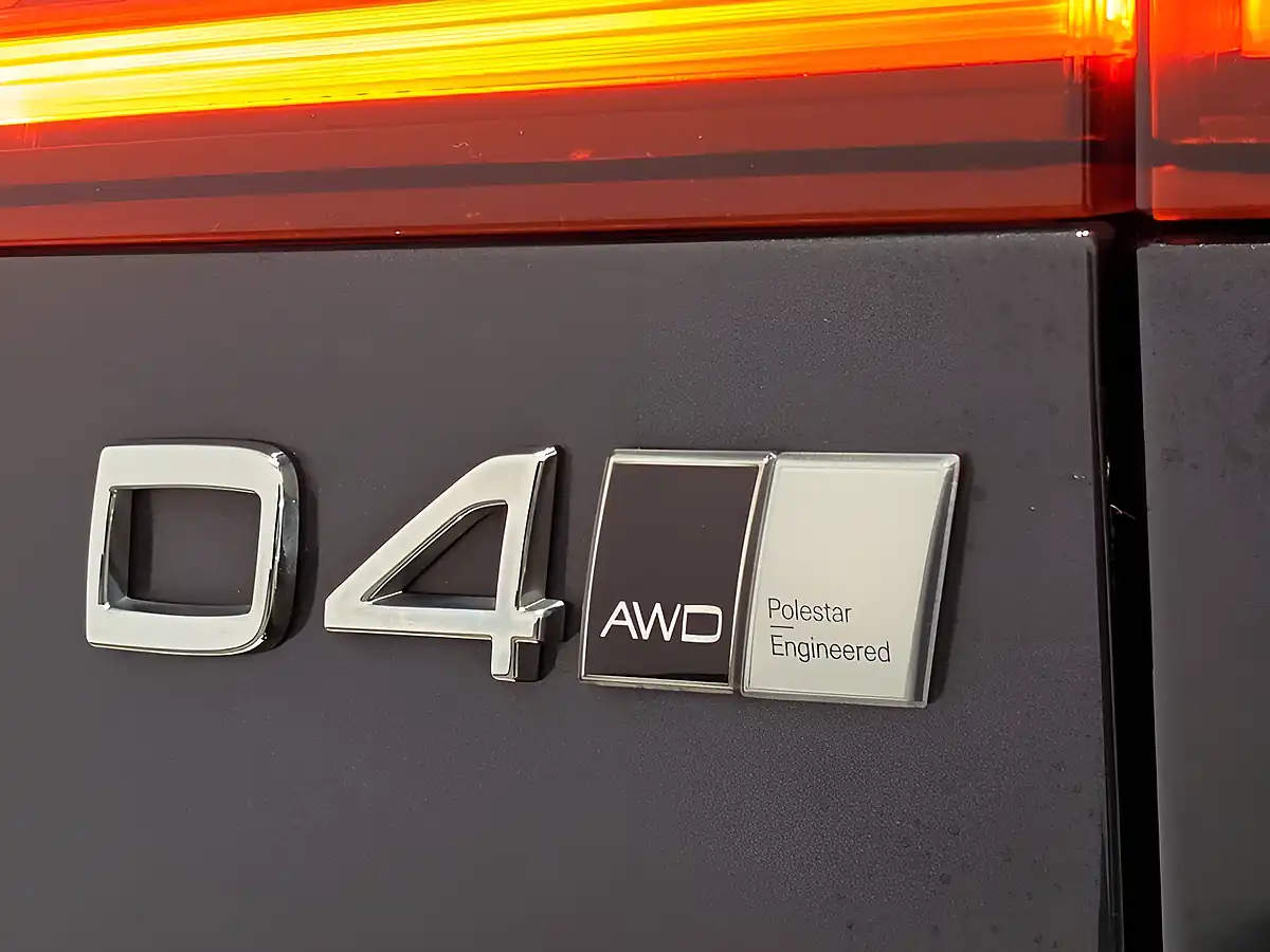 Used 2019 Volvo V60 Cross Country Plus Grey - Interior and Exterior details 3