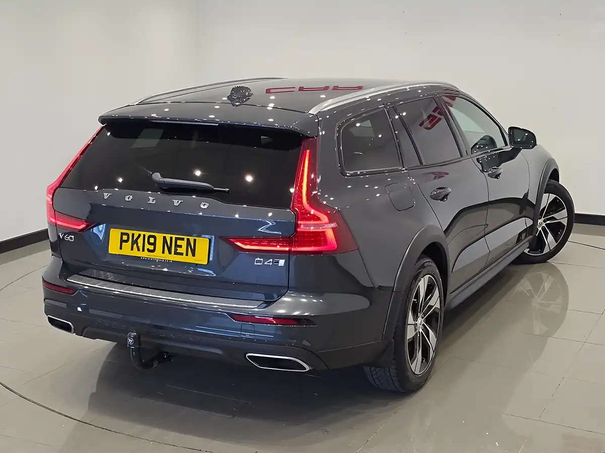 Used 2019 Volvo V60 Cross Country Plus Grey - Interior and Exterior details 7