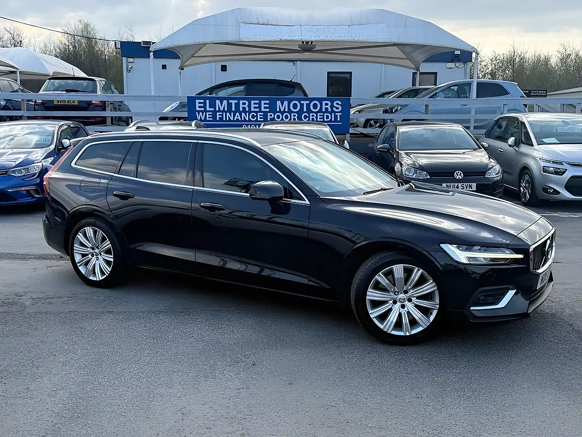 Used 2019 Volvo V60 Inscription Onyx Black - Front View