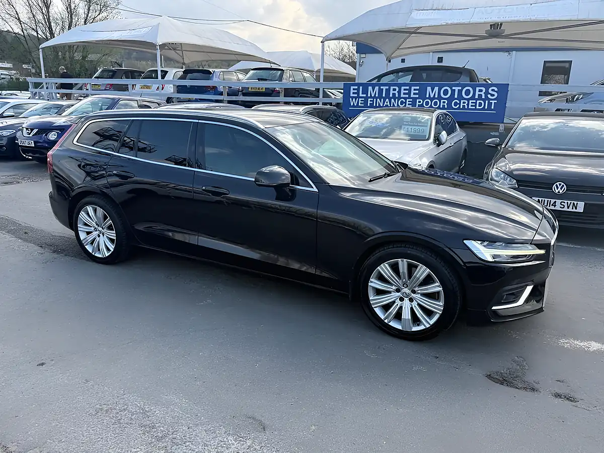 Used 2019 Volvo V60 Inscription Onyx Black - Interior and Exterior details 10