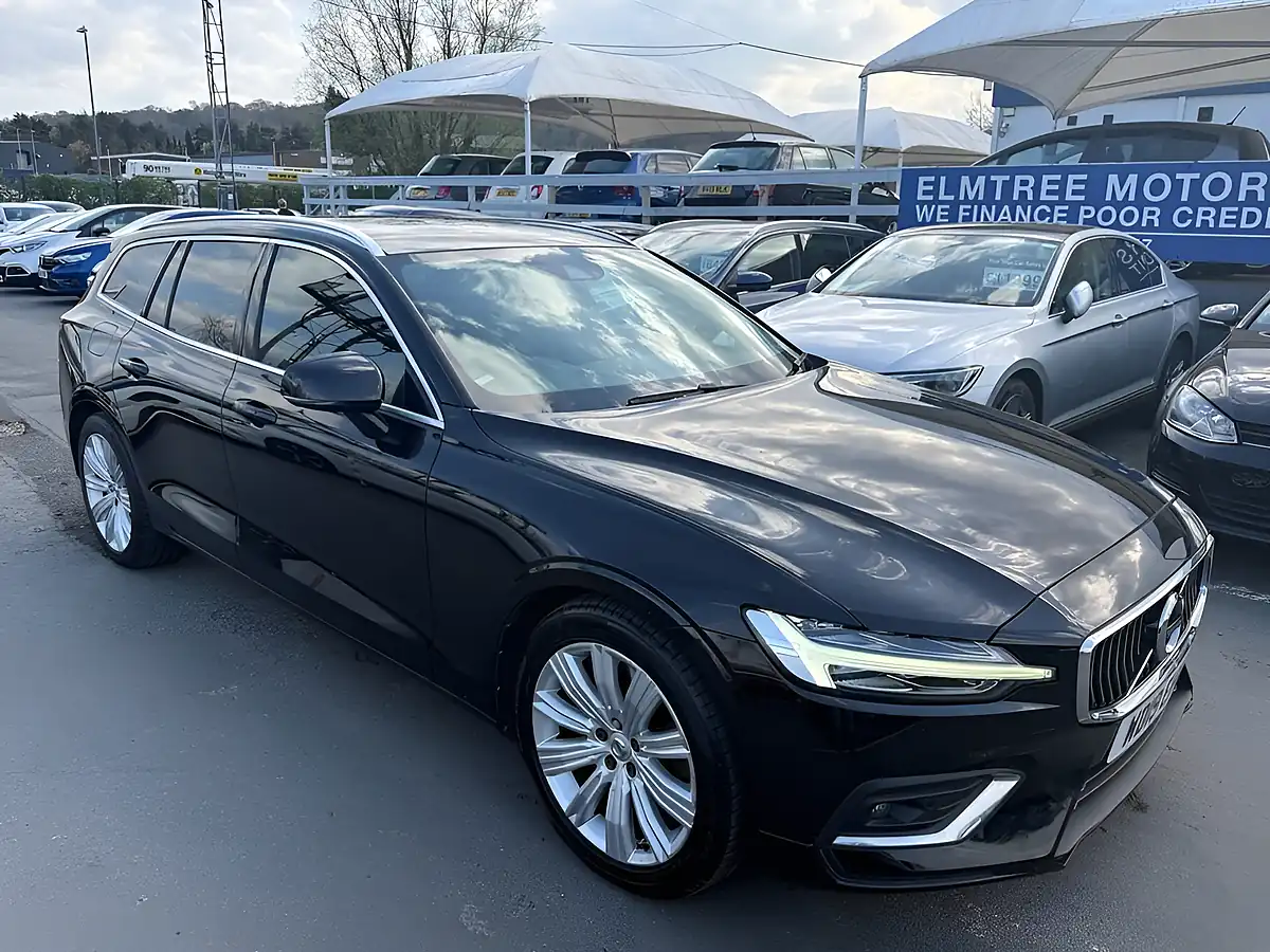 Used 2019 Volvo V60 Inscription Onyx Black - Interior and Exterior details 11