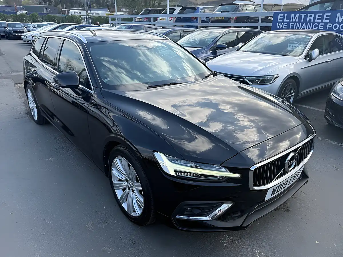 Used 2019 Volvo V60 Inscription Onyx Black - Interior and Exterior details 12