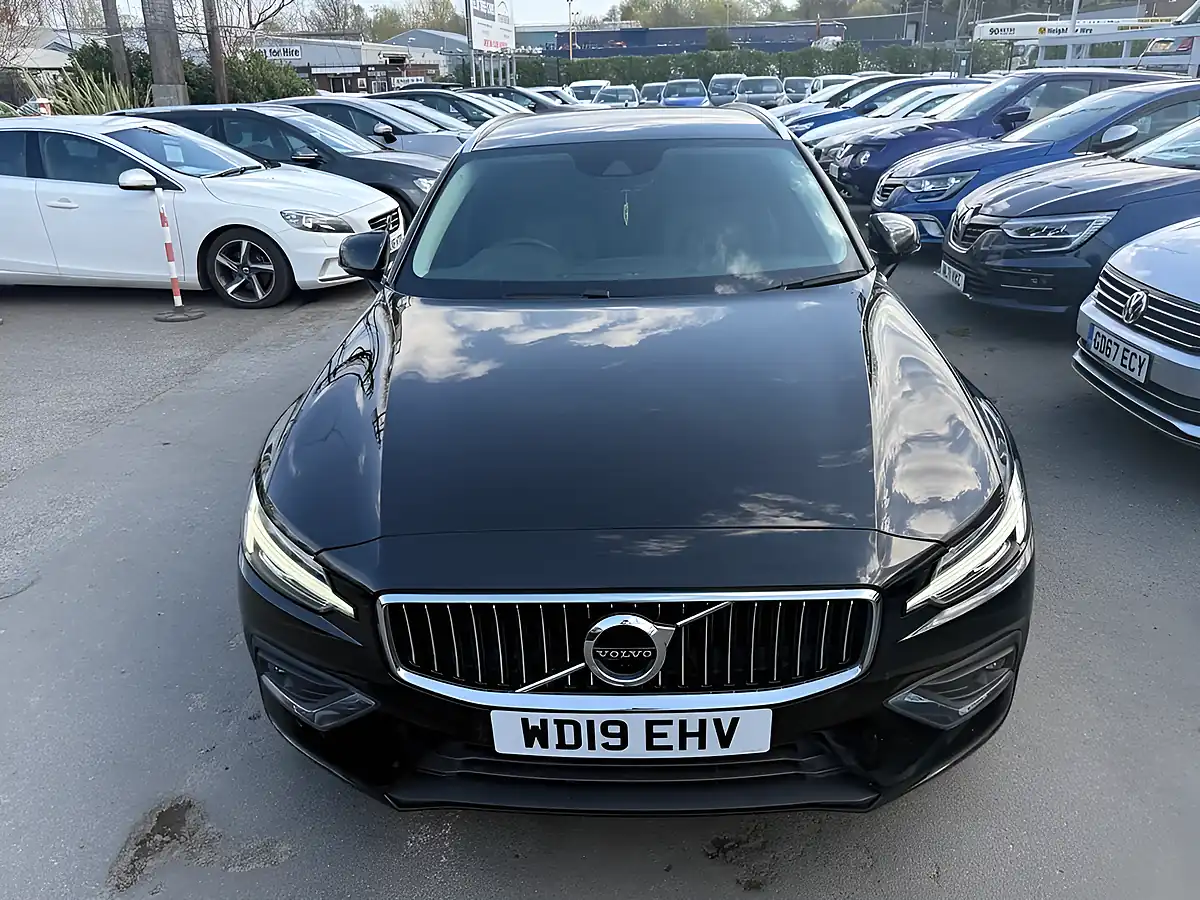 Used 2019 Volvo V60 Inscription Onyx Black - Interior and Exterior details 16
