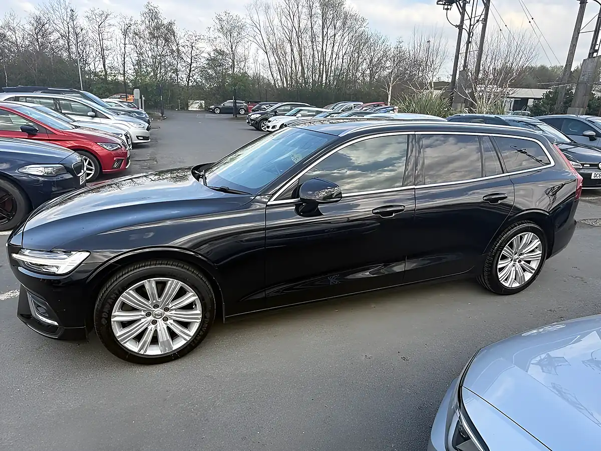 Used 2019 Volvo V60 Inscription Onyx Black - Interior and Exterior details 19