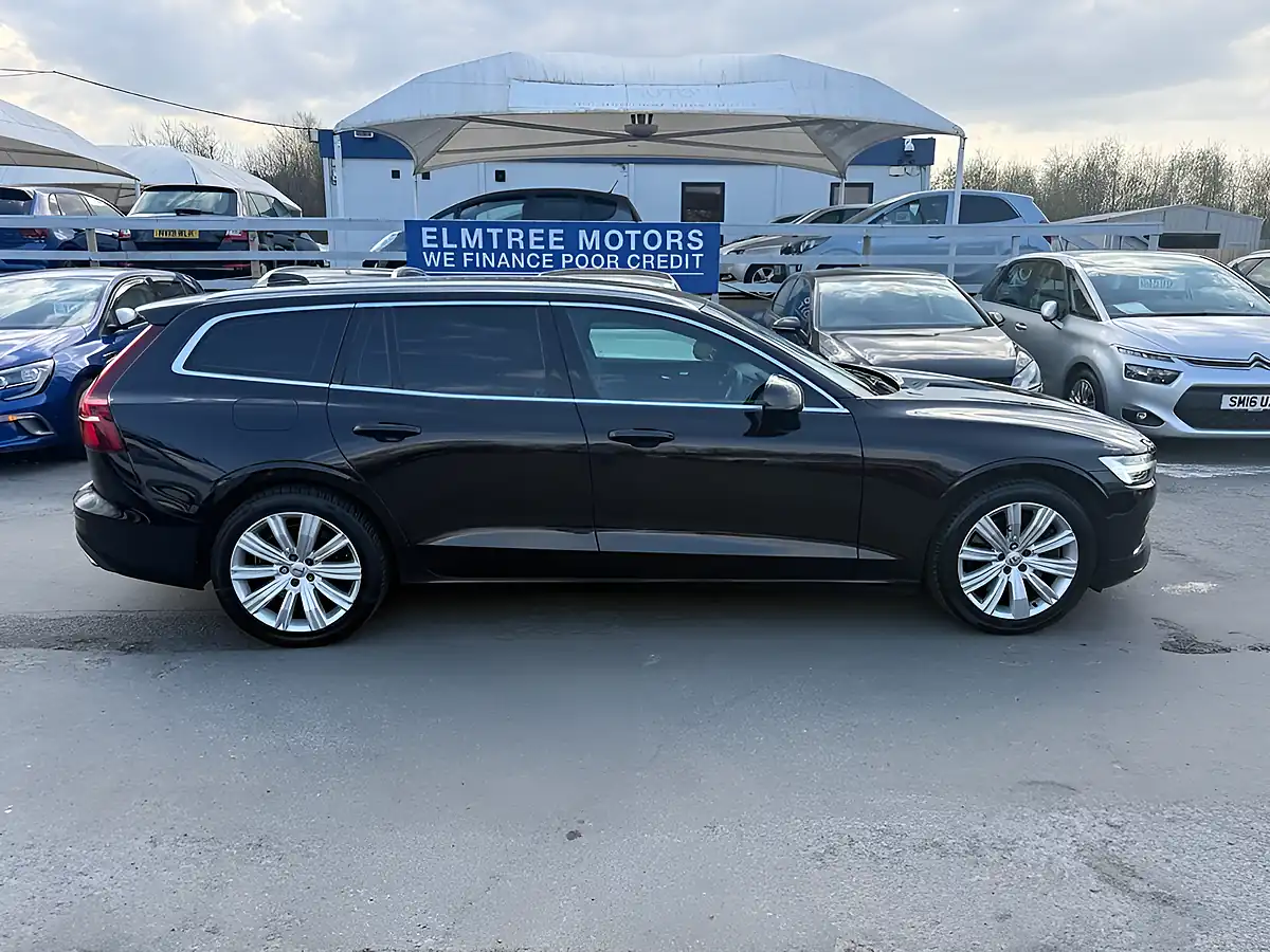 Used 2019 Volvo V60 Inscription Onyx Black - Interior and Exterior details 3